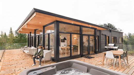 Minimalist cabin with Scandi-Japanese design fusion