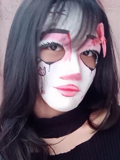 The Lady With A Mask: A Unique Fashion Statement