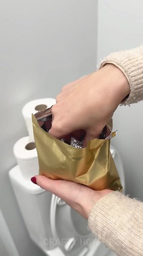 Funny DIY Pooping Elf Decoration! | Crafty Panda How