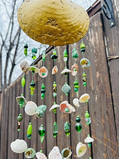 #shadesofgreen Sea shell wind chime ! 🤗💚✨ Love how this one turned out with all the different shades of green and a huge gold sea shell topper 😍😍 #seashells #windchimes #homedecor #gardendecor | Sand & Sea Creations