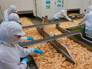 127K views · 1.9K reactions | The Mass Production Process of Seaweed-Salted Potato Chips in a Japanese Factory | My Pub | Facebook