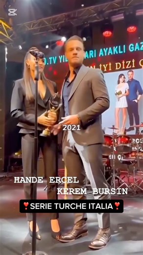254K views · 7.5K reactions | Premiazione per Hande Ercel e Kerem Bursin di Sen Cal Kapimi | Serie Turche Italia | Facebook