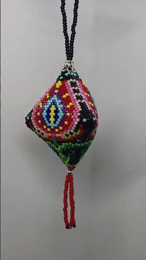 Peyote Pod Pattern Tulips - Folk Beaded Pod Tutorial Seed Bead Christmas Ornaments #peyote #beading