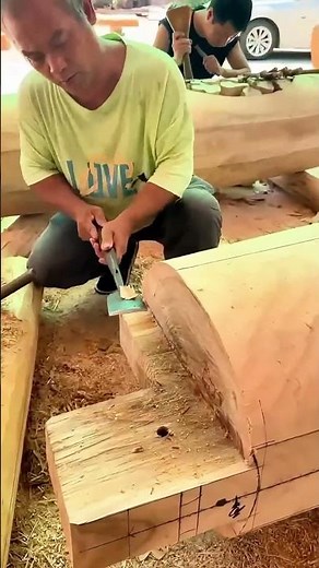 The Full Process of Handcrafted Woodcarving: From Initial Cutting to Fine Polishing