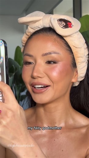 SYDNEY MAKEUP ARTIST - KYLIE TRAN on Instagram: "2025 TikTok Awards glam for @sliang95 ✨ She ATE this look UP 🔥🥵😮‍💨 • • • • • #sydneymakeupartist #sydneymua #makeupinspo tiktokawardsmakeup kyliebeautystudio"