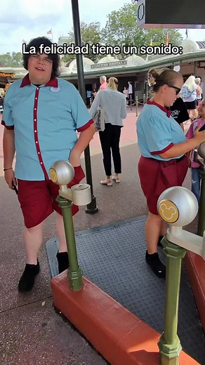 39 reactions | Con la magia de las Magic Band+ todo en Disney es mejor 殺 #magicband #disneyworld #disneyfan #disneyadult #fyp | Mike Callejas | Facebook