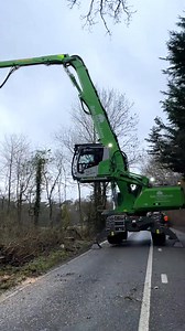 supplied Sennebogen 728 owned by Ben Nicholson Tree Services cutting down diseased Ash tress along a main road. #sennebogen #logging-003 | Koollas