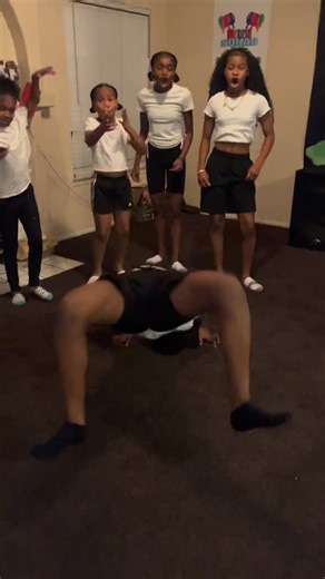 H _dog_the kids on Instagram: "Lil lab up for my girls 🙌🏽🙌🏽😍🥰#helenhouse #helenandkids #viral"