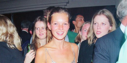 Kate Moss compie 50 anni: le foto da giovane