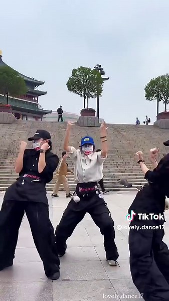 五星红旗舞蹈挑战：庆祝国庆快乐