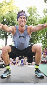 💭still flashed when thinking of this special workout edition with 1200 training buddies last week 💭✨ . a special thank you to @redbullaustria for the great giveaways - sorry again, we thought 1000 training mats shoule be enough 🙏🤷🏾‍♂️ . thank you @vanderbellen for your special visit - it’s an honor having you on our @racing4charity stage . and of course thank you @saya.ahmad.alsergrund for your support for realizing this workout two times/week all years . fotos: @philippcarlriedl cut: @lore