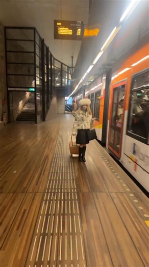 Onderweg🔥#madamelucette #buurvrouwlucette #lucette Make up @sare_muah_ | Lucette Den Ouden