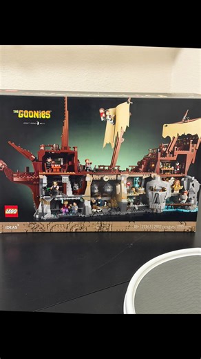 I started The Goonies build yesterday! 21 bags and 1-4 bags in so far! I also had my first live by myself and oh man…😂 #trialanderror Till the next one! #lego #gooniesmovie #justgowithit