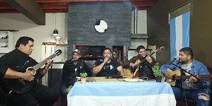 El vivo del viernes nos dejo esta joyita para poder disfrutarla en este dia tan especial. "Papa querido viejo" del Trio San Javier, interpretado por el grande Silvio Romero 👏👏 | Raza Folklorica