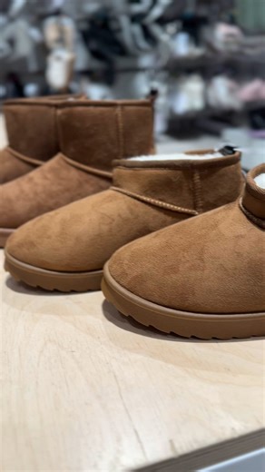 Intensifică-ți stilul! 👠 Fie că sunt casual sau șic, pantofii noștri îmbină moda cu confortul pe tot parcursul zilei. 👣 👉 https://bit.ly/RO_Pantofi_de_dama | Sinsay