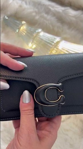 What’s in my Coach Tabby Crossbody Wristlet #coachbags