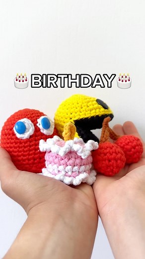 Have you been celebrating PAC-MAN’s birthday? Get a free Tiny Birthday Cake Kit when you buy the Leader of the PAC Bundle or PAC-MAN Kit, this week only! While supplies last. PAC-MAN™& ©BNEI #thewoobles #amigurumi #crochet #crochetkit #amigurumikit #learntocrochet #learncrochet #crochetforbeginners #amigurumiforbeginners #learnamigurumi #crocheting #kawaii #kawaiicrochet #instacrochet #amigurumilove #craftastherapy #plushies #amigurumiaddict #crochetaddict #crochetlove #crochetersofig #crocheter