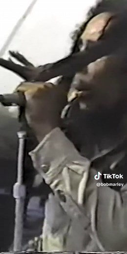 “We all defend the right, JAH JAH children must unite. Life is worth much more than gold.” #Jamming #BobMarley 📹 Live at the Amandla Festival of Unity, Boston 1979.