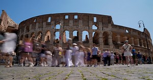 Bad tourist behavior, from the Colosseum to Machu Picchu