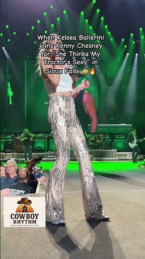 She Thinks My Tractor’s Sexy LIVE?! 😭🔥 #KelseaBallerini #KennyChesney #countrymusic #concert