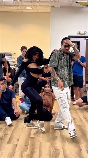 🕺CARLOS GOMEZ | SUSAN DE BERAS BACHATA & SALSA CLASS💯 on Instagram: "UNA COSHITA SABROSA😍🔥🌶️ With these steps, we’re excited to invite you to the final edition of Raza Dance Festival, taking place August 15–18, 2025! 💃🏽🕺🏽 ✨ Don’t miss this unforgettable weekend featuring: 🔥 Jaw-dropping shows 🎓 Workshops in salsa, bachata, heels, twerk, and more 🎉 Spectacular themed socials 💥 Jack & Jill competition 💡 An incredible artist line-up Be part of history, come dance with us one last time
