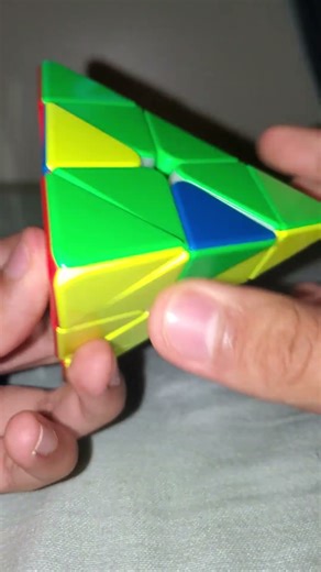 solving piraminx #rubikscube #puzzle #cubing #speedcubing