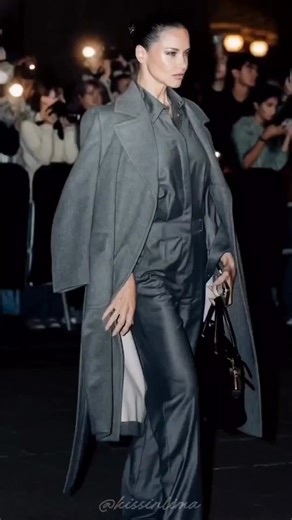 Very beautiful women: Adriana Lima