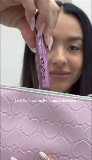 Want two mascaras in one? This dual-sided brush does it all: ✨ fiber bristles build extreme volume at the base 💕 the fine-tooth comb lifts, separates, and defines for the ultimate lash moment. https://ipsy.visitlink.me/AsfBu6 Product: @benefitcosmetics BADGal Bounce Mascara | IPSY