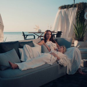 From turquoise to cobalt, let be inspired by the Apulian sea colors. Discover a dream through the harmony of the Natuzzi Italia collection. | Natuzzi