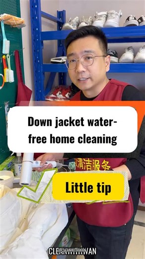 CleanWithWan on Instagram: "“No water, no damage—keep your down jacket fluffy and warm! 🧥❄️ Try this genius water-free cleaning hack at home and say goodbye to clumps & stains 💡 #CleaningHacks #LaundryTips #DownJacketCare #StainRemoval #EasyCleaning #LifeHacks #WinterEssentials #SmartLiving”"