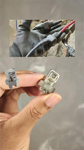 Bimetallic Split Bolt Connector Ideal for splicing copper cables with aluminum.