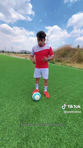 Domina la Elástica con Pisadita: ¡Regates de Fútbol!