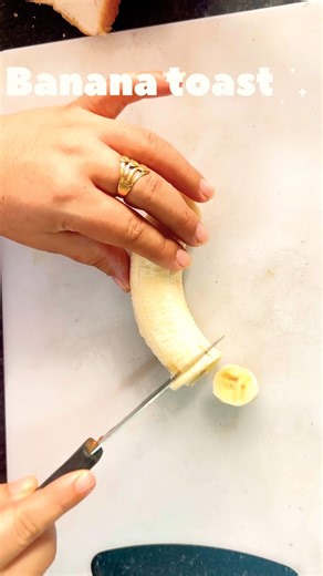 Easy to make banana toast #shorts