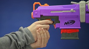 Nerf Fortnite- SMG-E Blaster - Motorised Dart Blasting with 6 Dart Clip - Inc 6 Official Nerf Eli...