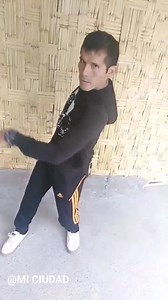 22K views · 969 reactions | - Mi crush: me gustan los que bailan tecno. - Inmediatamente yo: | MI Ciudad | Facebook