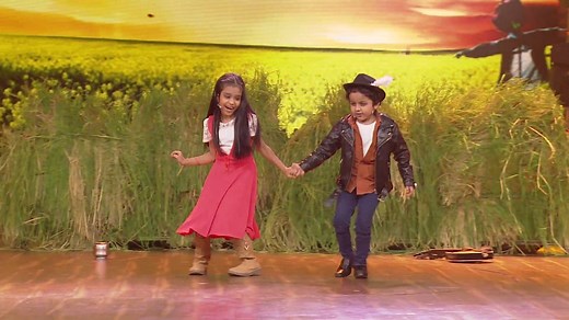 You’ve watched DDLJ, now watch DDLJ with a twist. Our little #Dramebaaz are totally on a roll. Don’t forget to watch India’s Best Dramebaaz, Sat-Sun, 9 PM only on Zee TV! Vivek Anand Oberoi Huma Qureshi #OmungKumar Shantanu Maheshwari | ZEE TV