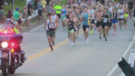 Moonlight 5K Run draws crowd in Williamsville