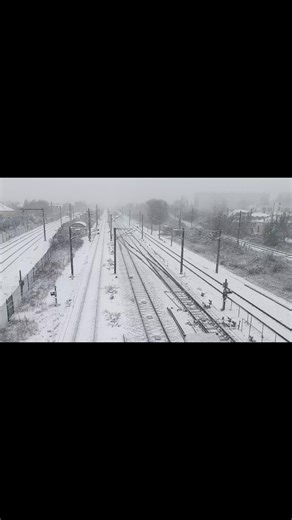 spot sous la neige #neige #snow #train #bus #tgv