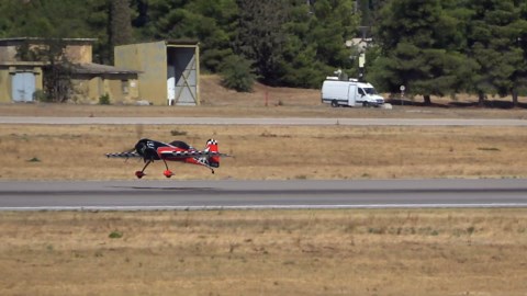 Dutch Rush Sukhoi SU 26MX Delivers Extreme Aerobatic Smoke Display