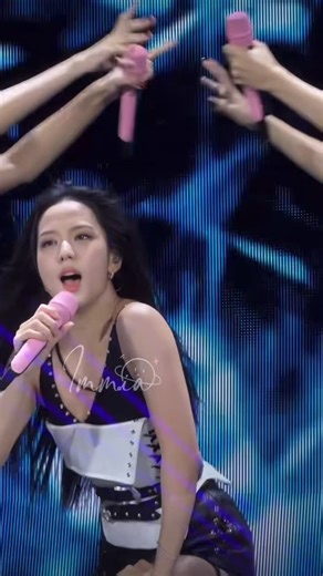 Sooyaas Jisoo on Instagram: "#Jisoo hytl 🔥"