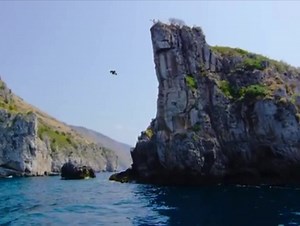 Anyone ever been cliff diving in Acapulco? We like to live dangerously. 😉 | Lance West