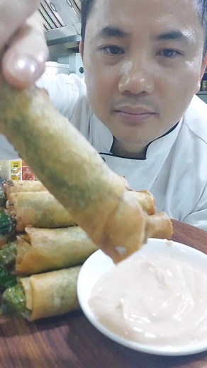 DYNAMITE #yummy #satisfying #trending #delicious #easy #recipe INGREDIENTS GROUND BEEF 250G ITALIAN BREAD CRUMBS 2TBSP MOZZARELLA CHEESE 1/2CUP SALT AND PEPPER 1TSP CHOPPED PARSLEY 2TBSP ONIONS POWDER 1TSP GARLIC POWDER 1TSP SWEET PAPRIKA 1/2TBSP GREEN CHILLI 14PCS CHEESE TEMPURA FLOUR 2TBSP WATER 4TBSP SPRING ROLL PASTRY SAUCE MAYONNAISE 3TBSP CATCHUP 2TBSP | Roldan B Cacal