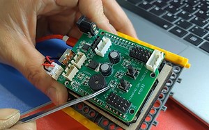 第一课python编程入门机器人编程点亮LED灯机器人教学编程入门自学教程