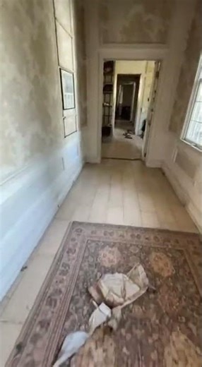 Abandoned Celebrity Mega Mansion — Everything Frozen