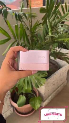 LAUVSHOTS | DIGITAL CAMERA FINDS on Instagram: "SONY DSC T70 14 Megapixel 🧸ྀི Mostwanted✨ In Baby Pink ༘⋆🫧💭 ⋆˙ Price : IDR 300.000 includes: - Camera - SD Card - Original Battery - Universal Charger - Strap Beads - Free cute sticker - Packing kayu with Box & Bubblewrap Note: WAJIB VIDEO UNBOXING NO RETURN NO REFUND - Barang yang sudah dibeli tidak dapat dikembalikan."