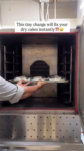 OVEN STEAM TRICK FOR SOFT & MOIST CAKES #tipsandtricks #bakingtips #shorts