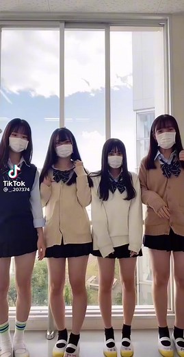 ミニスカ女子高生のトレンドスタイル