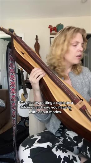 What happens when you put a capo on a diatonic instrument? The weirdest thing I had to get used to when learning to play the Appalachian dulcimer was the fret spacing, which is different than on a guitar. Which means... That capo will not do what you think it will lol While there are chromatic dulcimers (saving up for this rn), most dulcimers you come across will have diatonic fretboard spacing. This means that instead of a chromatic scale going up the fretboard, you've got a *diatonic* scale (a