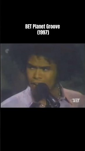 Maxwell performing “Sumthin’ Sumthin’” live on BET in 1997