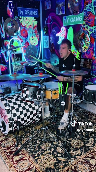 Rediscover the Magic of Christmas Movies with This Heartwarming Throwback Gem!